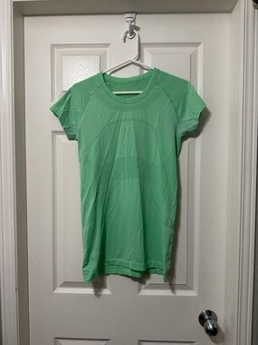 Lululemon athletica short sleeve swiftly shirt size 10 euc